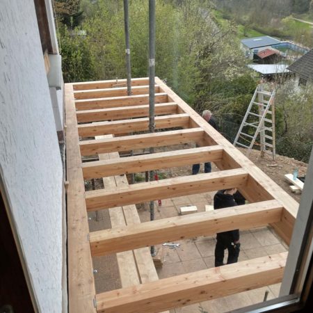 Aufbau des neuen Balkons