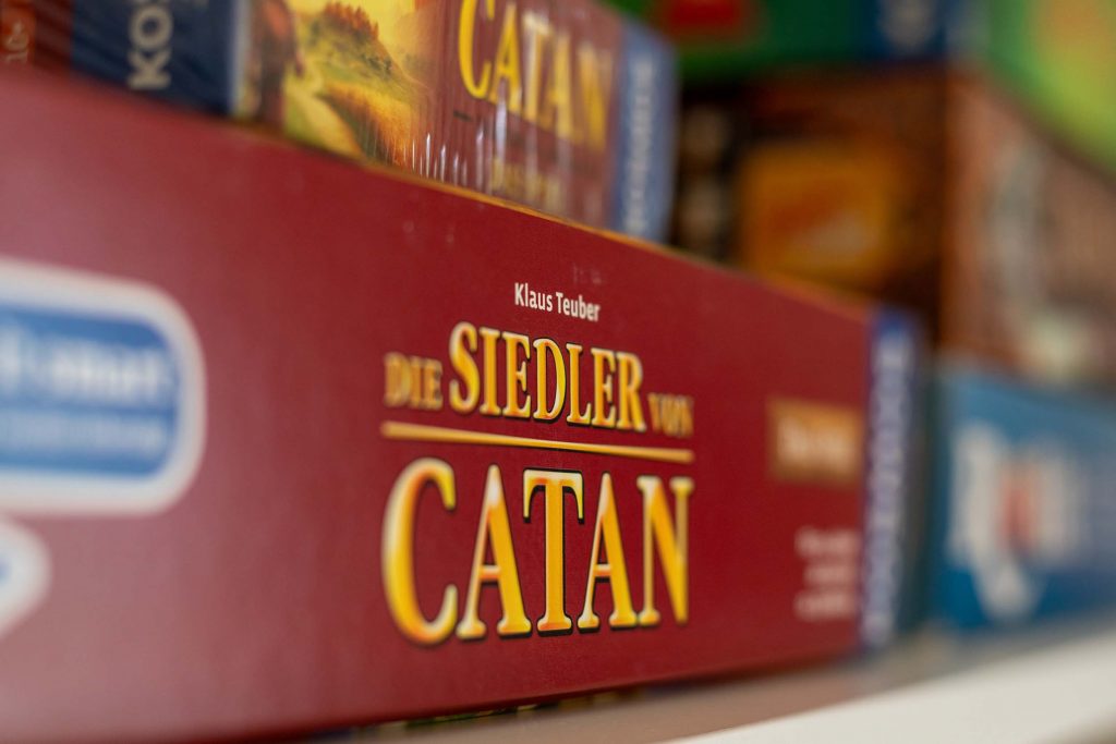 Vacation Home Kellerwald The game The Settlers of Catan in a color photograph Vacation Home Edersee