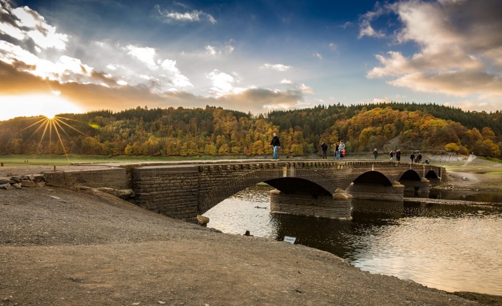 Herbstzauber am Edersee. Bild von Heinrich Kowalski.