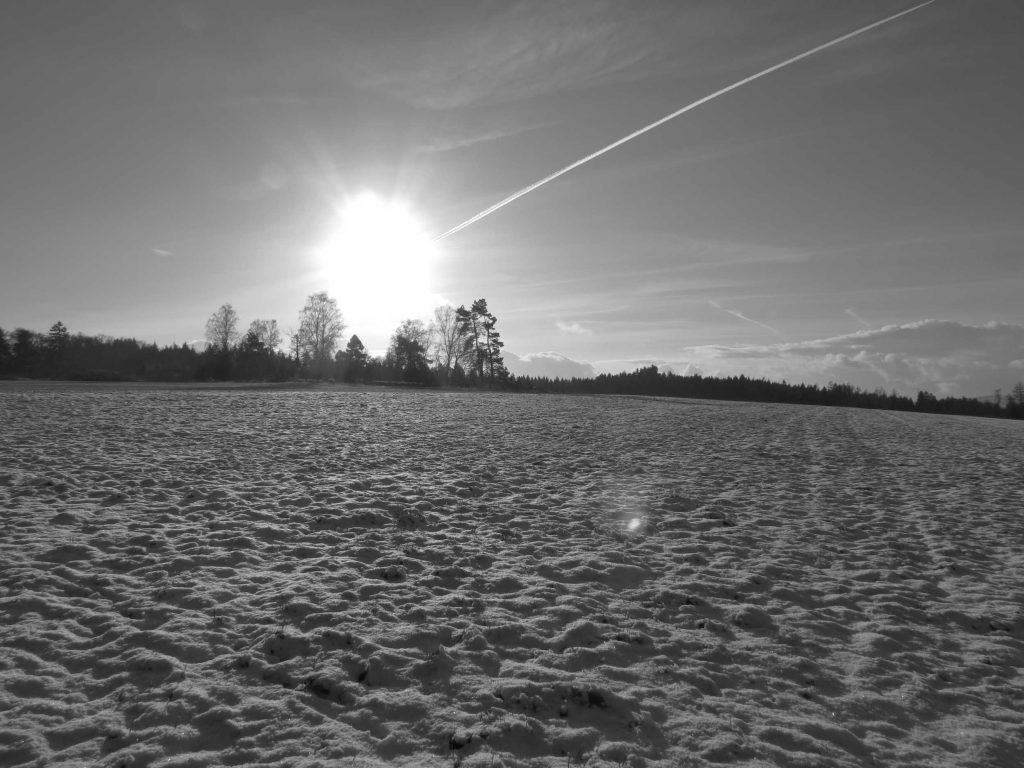 Winterliche Landschaft bei Sonnenuntergang mit Schneedecke , Winterwandern im Nationalpark Kellerwald-Edersee & der Erlebnisregion Willingen