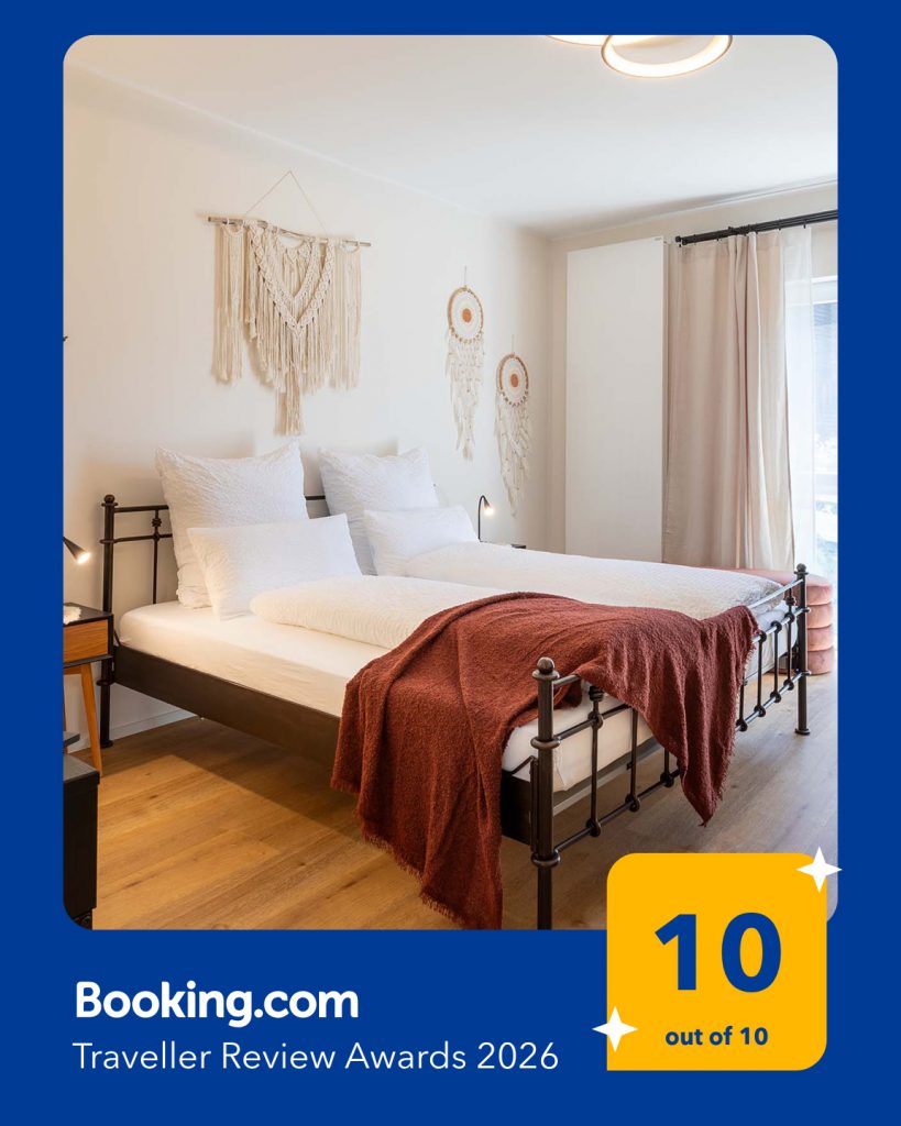 Gemütliches Schlafzimmer, rustikale Einrichtung, Booking.com Auszeichnung 2026 , Ferienhaus Edersee, Ferienhaus Kellerwald