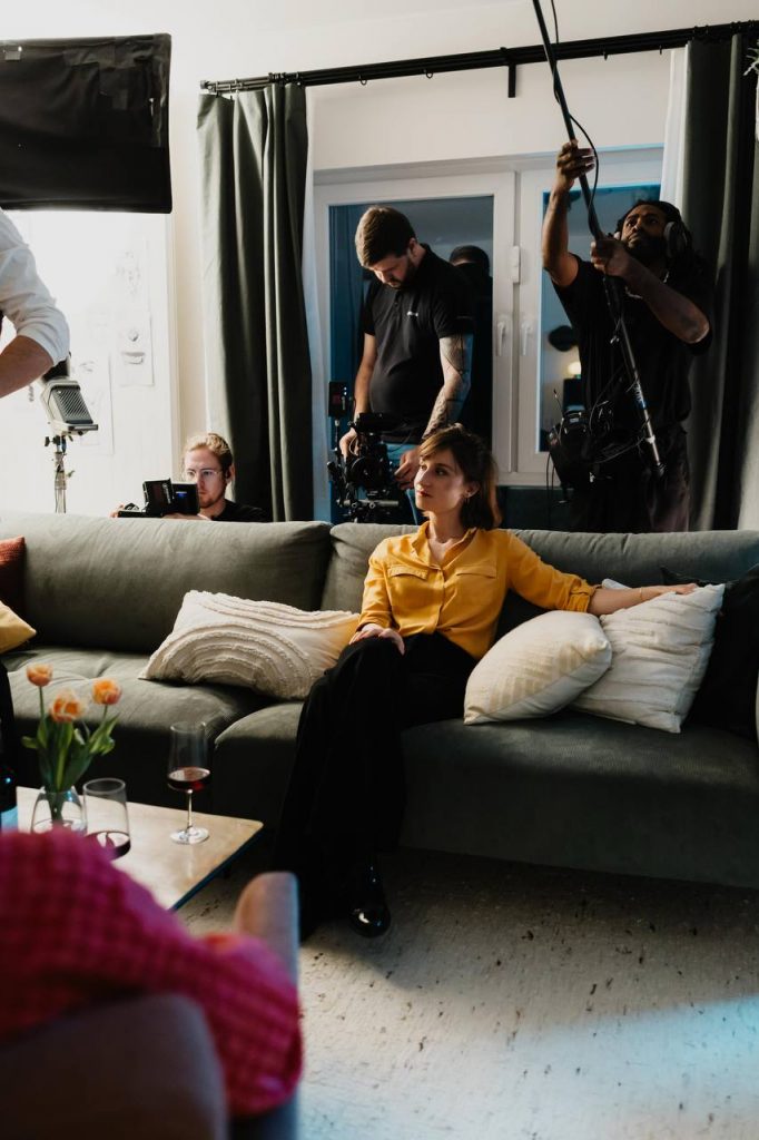 Film scene with crew and actress on the sofa, Edersee vacation home, Kellerwald vacation home