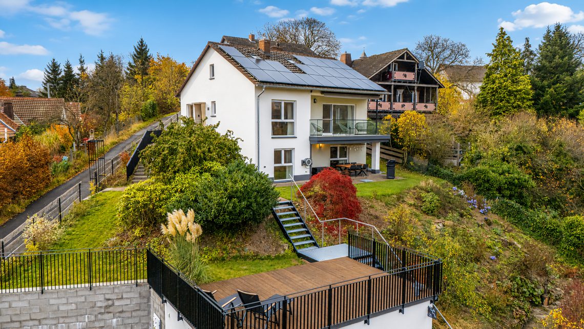 Einfamilienhaus mit Solarpanels und Garten in ländlicher Umgebung , Ferienhaus Edersee, Ferienhaus Kellerwald
