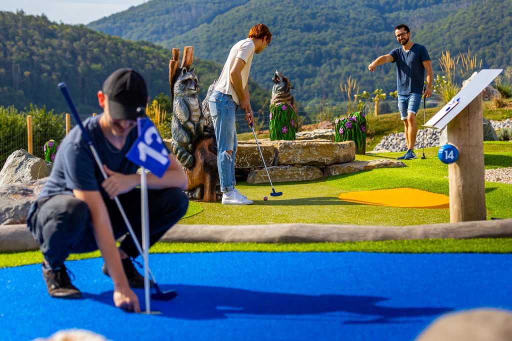 People playing mini-golf on a well-maintained outdoor facility in the mountains, vacation home Edersee, vacation home Kellerwald