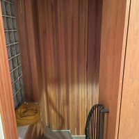 Ferienhaus Kellerwald Holzverkleideter Treppenaufgang mit Glasbausteinwand und geschwungener Treppe Ferienhaus Edersee, Der Abriss geht weiter